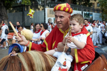 Los Gigantes y los Cabezudos hicieron las delicias de los menores, y no tan menores, en el inicio de los Sanfermines 2019.