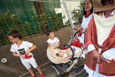 Los Gigantes y los Cabezudos hicieron las delicias de los menores, y no tan menores, en el inicio de los Sanfermines 2019.