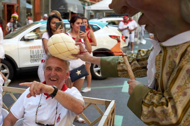 Los Gigantes y los Cabezudos hicieron las delicias de los menores, y no tan menores, en el inicio de los Sanfermines 2019.