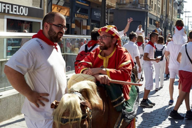 Los Gigantes y los Cabezudos hicieron las delicias de los menores, y no tan menores, en el inicio de los Sanfermines 2019.