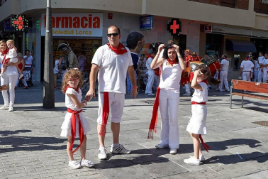 Los Gigantes y los Cabezudos hicieron las delicias de los menores, y no tan menores, en el inicio de los Sanfermines 2019.