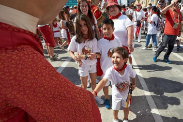 Los Gigantes y los Cabezudos hicieron las delicias de los menores, y no tan menores, en el inicio de los Sanfermines 2019.
