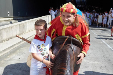 Los Gigantes y los Cabezudos hicieron las delicias de los menores, y no tan menores, en el inicio de los Sanfermines 2019.