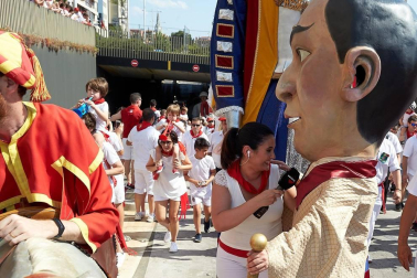 Los Gigantes y los Cabezudos hicieron las delicias de los menores, y no tan menores, en el inicio de los Sanfermines 2019.