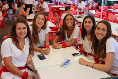 Fotos de los almuerzos del día 6 de julio en Pamplona, antes del Chupinazo.