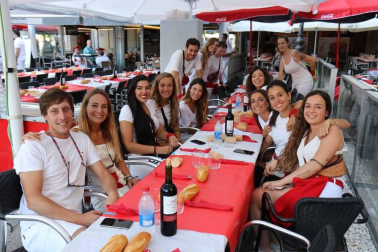 Fotos de los almuerzos del día 6 de julio en Pamplona, antes del Chupinazo.