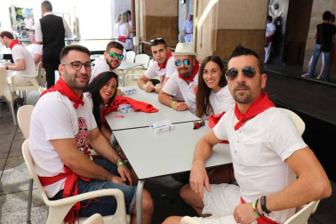 Fotos de los almuerzos del día 6 de julio en Pamplona, antes del Chupinazo.