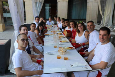 Fotos de los almuerzos del día 6 de julio en Pamplona, antes del Chupinazo.