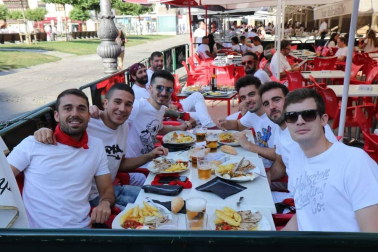 Fotos de los almuerzos del día 6 de julio en Pamplona, antes del Chupinazo.
