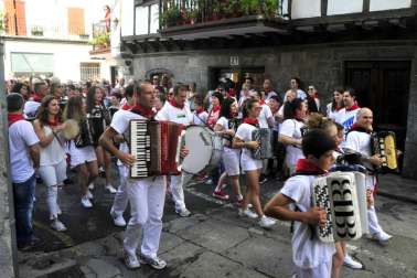 Joseba Lasa fue quien lanzó el cohete debido a sus logros en el deporte y sus grandes valores