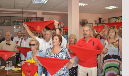 Centenares de navarros ausentes celebraron este sábado el chupinazo en honor a San Fermín y a su tierra
