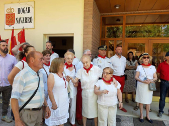 Centenares de navarros ausentes celebraron este sábado el chupinazo en honor a San Fermín y a su tierra