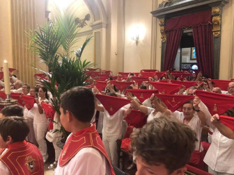 Pamplona volvió a engalanarse en el día grande de las fiestas para rendir homenaje al patrón.