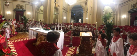 Pamplona volvió a engalanarse en el día grande de las fiestas para rendir homenaje al patrón.