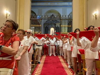Pamplona volvió a engalanarse en el día grande de las fiestas para rendir homenaje al patrón.