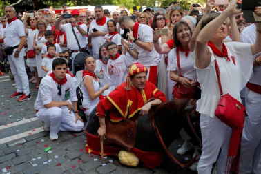 Pamplona volvió a engalanarse en el día grande de las fiestas para rendir homenaje al patrón.