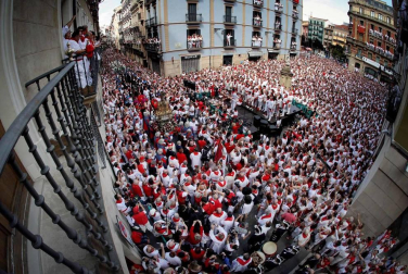 Pamplona volvió a engalanarse en el día grande de las fiestas para rendir homenaje al patrón.