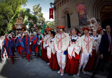Pamplona volvió a engalanarse en el día grande de las fiestas para rendir homenaje al patrón.