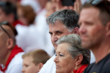 Público asistente a la Plaza de Toros de Pamplona durante la primera corrida de la Feria deL Toro 2019.