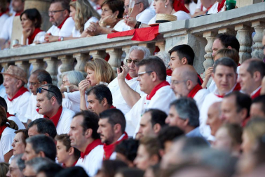 Público asistente a la Plaza de Toros de Pamplona durante la primera corrida de la Feria deL Toro 2019.