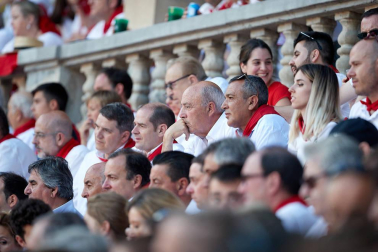 Público asistente a la Plaza de Toros de Pamplona durante la primera corrida de la Feria deL Toro 2019.