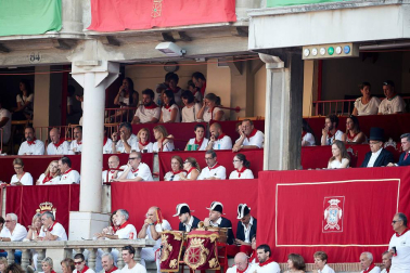 Público asistente a la Plaza de Toros de Pamplona durante la primera corrida de la Feria deL Toro 2019.