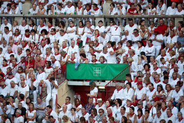 Público asistente a la Plaza de Toros de Pamplona durante la primera corrida de la Feria deL Toro 2019.