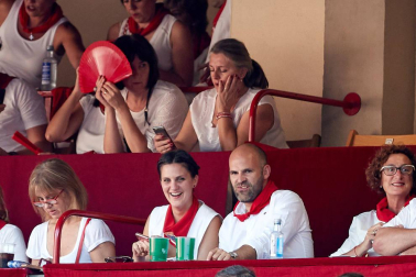 Público asistente a la Plaza de Toros de Pamplona durante la primera corrida de la Feria deL Toro 2019.