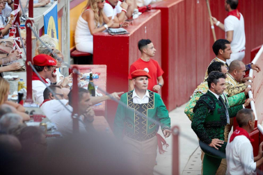 Público asistente a la Plaza de Toros de Pamplona durante la primera corrida de la Feria deL Toro 2019.