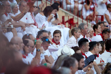Público asistente a la Plaza de Toros de Pamplona durante la primera corrida de la Feria deL Toro 2019.