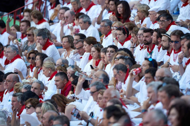 Público asistente a la Plaza de Toros de Pamplona durante la primera corrida de la Feria deL Toro 2019.