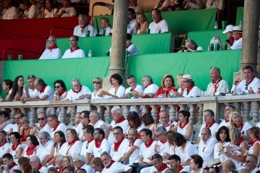 Público asistente a la Plaza de Toros de Pamplona durante la primera corrida de la Feria deL Toro 2019.