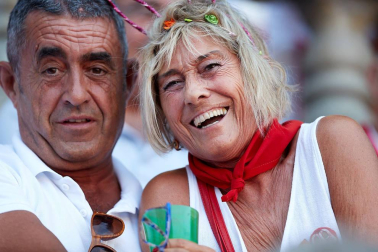 Público asistente a la Plaza de Toros de Pamplona durante la primera corrida de la Feria deL Toro 2019.