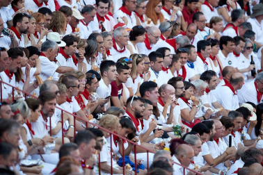 Público asistente a la Plaza de Toros de Pamplona durante la primera corrida de la Feria deL Toro 2019.