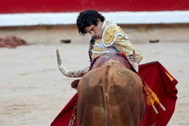 Faena de los toros de la ganadería del Puerto de San Lorenzo para los diestros Emilio de Justo, López Simón y Ginés Marín.