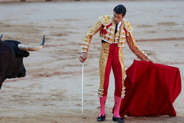 Faena de los toros de la ganadería del Puerto de San Lorenzo para los diestros Emilio de Justo, López Simón y Ginés Marín.