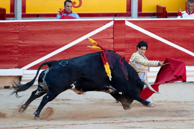Faena de los toros de la ganadería del Puerto de San Lorenzo para los diestros Emilio de Justo, López Simón y Ginés Marín.