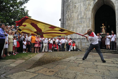 Por primera vez en más de seis siglos, tres  mujeres han formado parte del grupo de ezpatadantzaris que bailaron el Zubigainekoa para festejar San Fermín en Lesaka