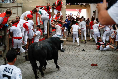 Imágenes del primer encierro de los sanfermines 2019 protagonizado por toros de Puerto de San Lorenzo.