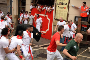 Imágenes del primer encierro de los sanfermines 2019 protagonizado por toros de Puerto de San Lorenzo.