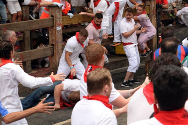 Imágenes del primer encierro de los sanfermines 2019 protagonizado por toros de Puerto de San Lorenzo.
