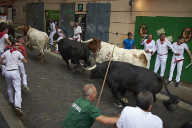 Imágenes del primer encierro de los sanfermines 2019 protagonizado por toros de Puerto de San Lorenzo.