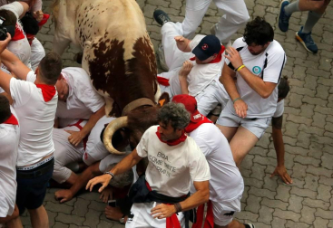 Imágenes del primer encierro de los sanfermines 2019 protagonizado por toros de Puerto de San Lorenzo.