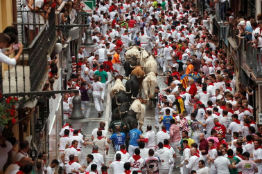Imágenes del primer encierro de los sanfermines 2019 protagonizado por toros de Puerto de San Lorenzo.