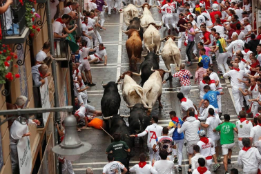Imágenes del primer encierro de los sanfermines 2019 protagonizado por toros de Puerto de San Lorenzo.