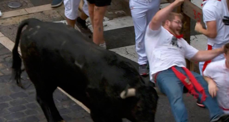 Imágenes del primer encierro de los sanfermines 2019 protagonizado por toros de Puerto de San Lorenzo.