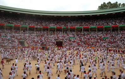 Imágenes del primer encierro de los sanfermines 2019 protagonizado por toros de Puerto de San Lorenzo.