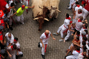 Imágenes del primer encierro de los sanfermines 2019 protagonizado por toros de Puerto de San Lorenzo.