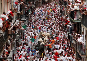 Imágenes del primer encierro de los sanfermines 2019 protagonizado por toros de Puerto de San Lorenzo.