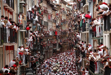 Imágenes del primer encierro de los sanfermines 2019 protagonizado por toros de Puerto de San Lorenzo.